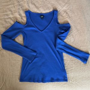 GAP cutout shoulder, ribbed, long sleeve vneck top